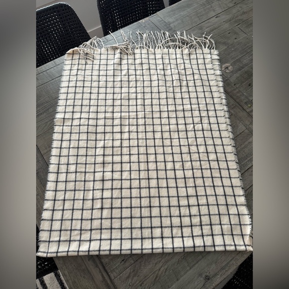 Bundle of 2 Fashion Scarves, so adorable! Great condition. - Picture 3 of 8